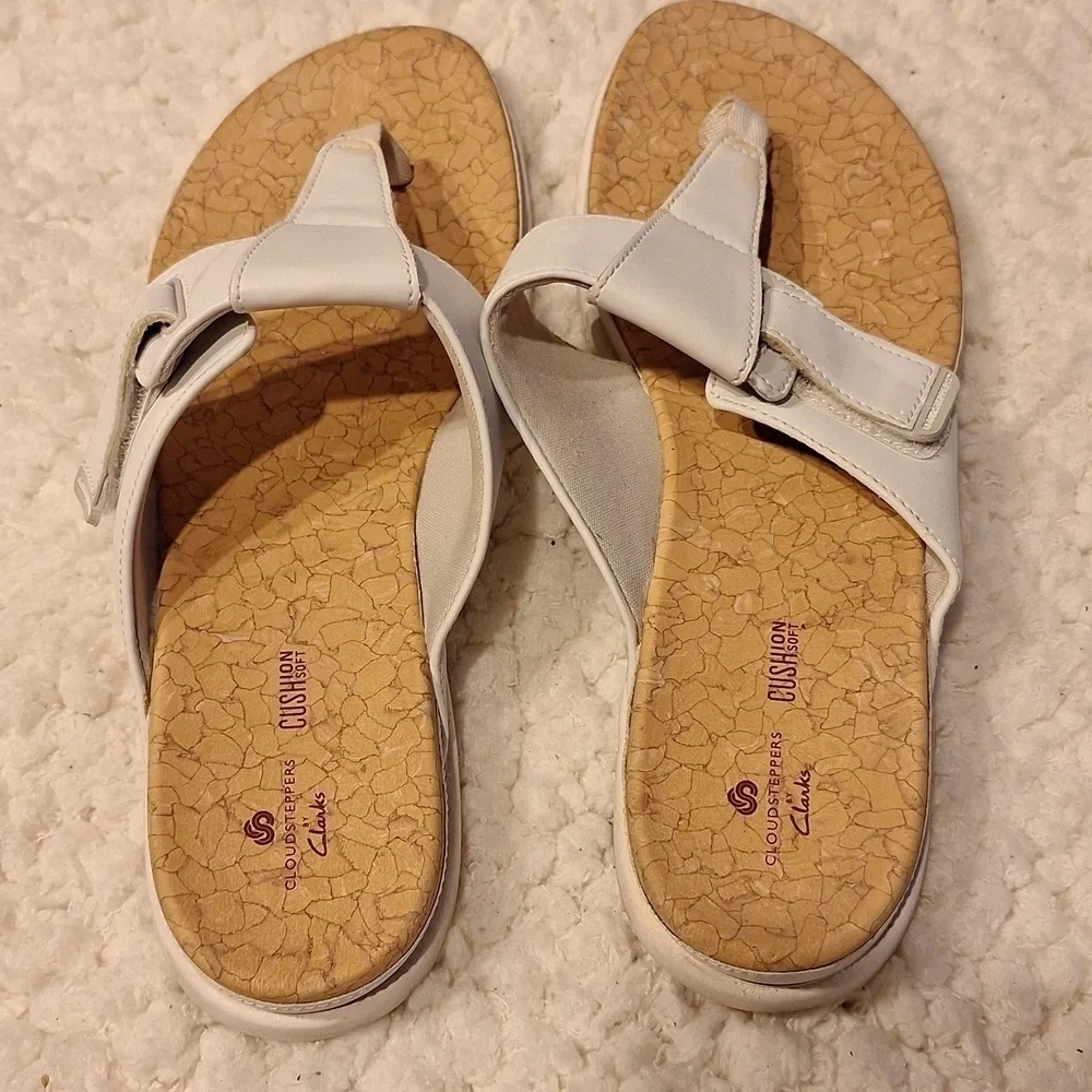 Womens Clark's cloudsteppwrs slip on sandals size 10M